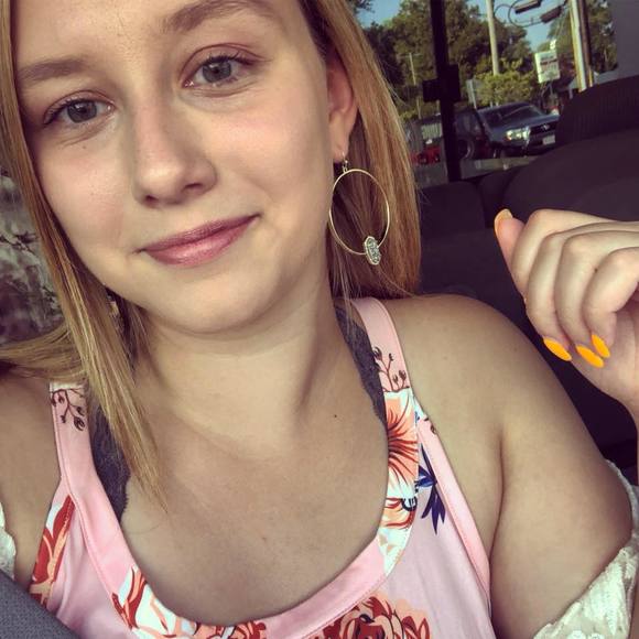 Meet your Posher, Ericka - Picture 1 of 1